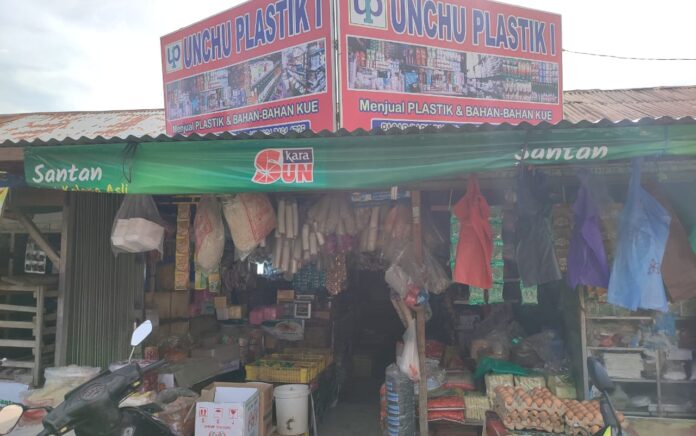 Minyak Goreng Kemasan Langka di Pasar Selasa Panam Pekanbaru