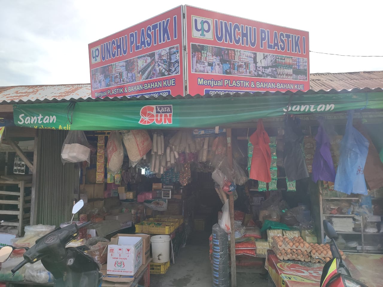 Minyak Goreng Kemasan Langka di Pasar Selasa Panam Pekanbaru