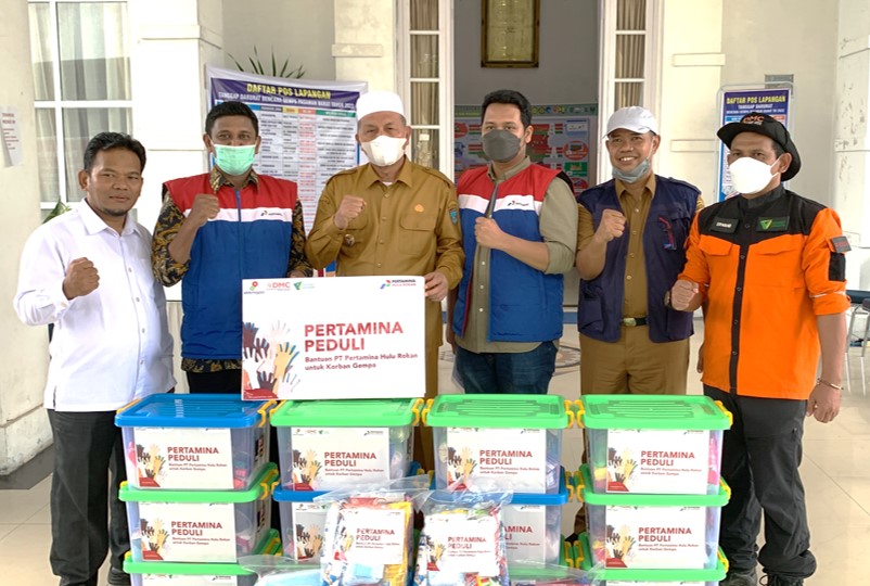 Peduli Korban Gempa Pasaman Barat, PHR WK Rokan Serahkan 300 Paket Bantuan