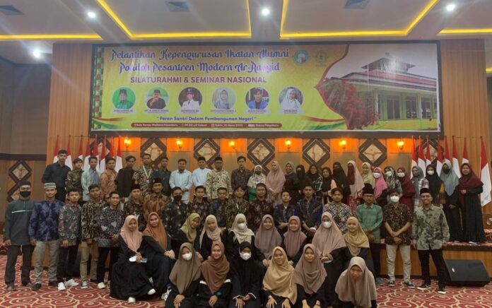 Pelantikan IKA Ponpes Modern Ar Rasyid Riau, Menteri Agama Yaqut Cholil Qoumas dan Gubernur Riau Syamsuar Berikan Ucapan Selamat