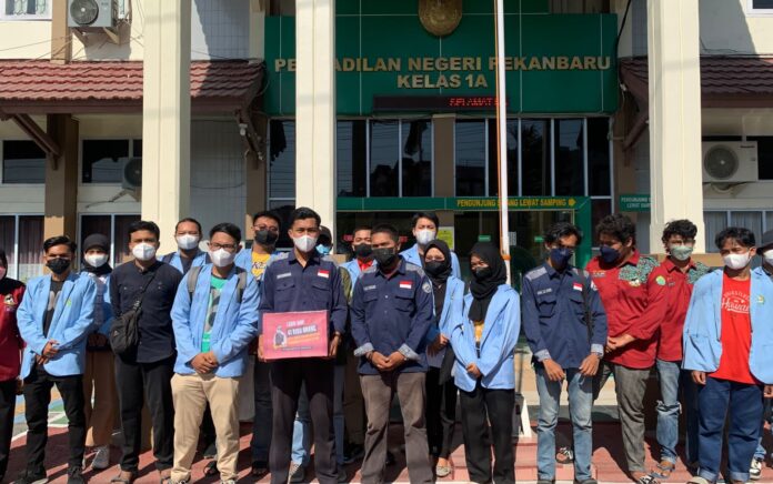 Jelang Sidang Putusan Kasus Dugaan Pelecehan Seksual, Komahi UNRI Serahkan Petisi ke PN Pekanbaru