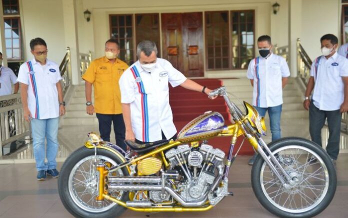 Gubernur Riau Luncurkan Produk Kreatif Custom Motor Panglima Ghimbam