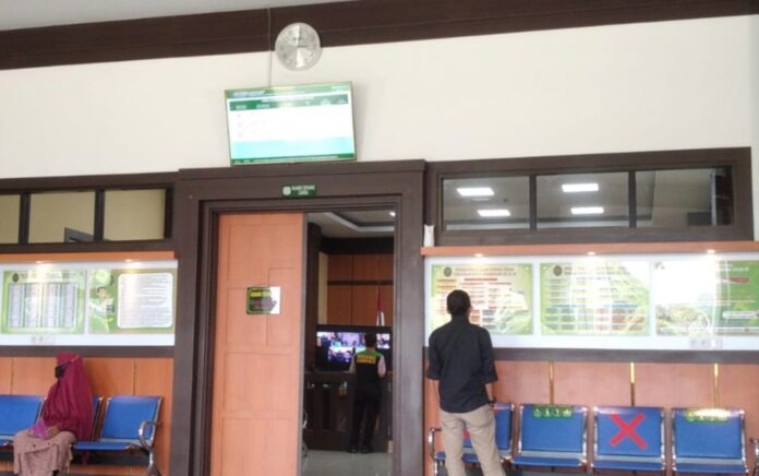 Sidang Pembacaan Eksepsi Ketua Kopsa-M Anthony Hamzah Molor