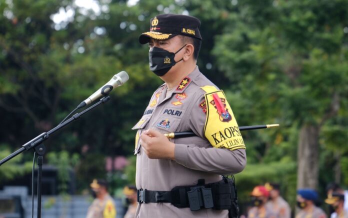 demo-mahasiswa-11-april-2022-di-dprd-riau-kapolda-alhamdulillah-aksi-berjalan-dengan-tertib