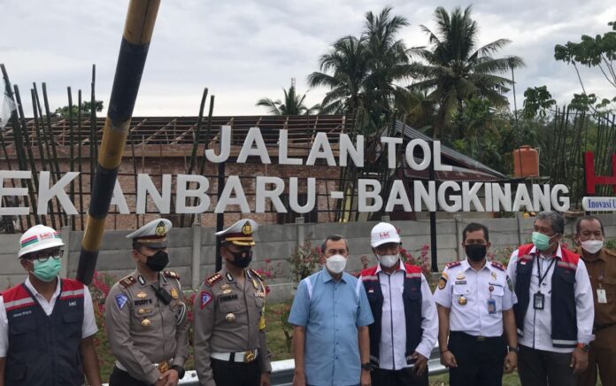 Tinjau Tol Pekanbaru-Bangkinang, Syamsuar: Mulai Besok Sudah Bisa Dilalui untuk Mudik