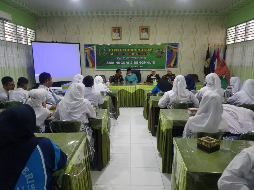 Kejati Riau Beri Penyuluhan Hukum di SMA Negeri 2 Bengkalis