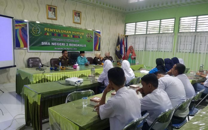 Kejati Riau Beri Penyuluhan Hukum di SMA Negeri 2 Bengkalis