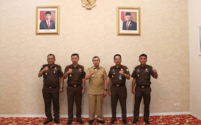 Kajati Riau yang Baru Silaturahim ke Gubernur Riau dan Ketua PTA Pekanbaru