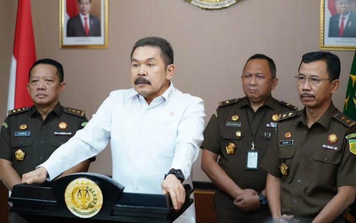 Kejaksaan Agung Tetapkan Raja Thamsir Rachman dan Surya Darmadi Tersangka Korupsi