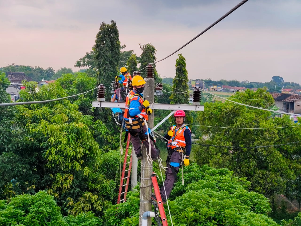 Hadapi Cuaca Ekstrem, PLN Sampaikan 5 Imbauan untuk Jaga Keselamatan Pelanggan